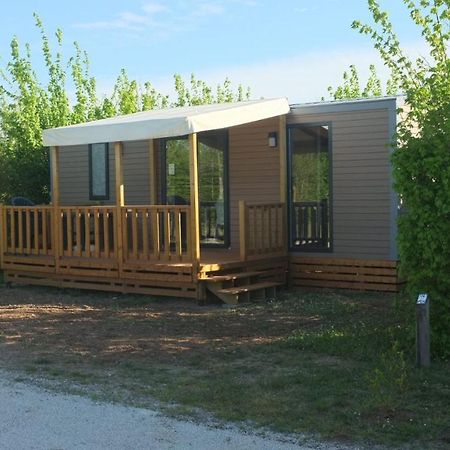 Hotel Camping Du Plan D'Eau **** Saint-Yrieix-sur-Charente Exterior foto