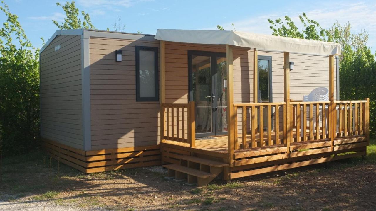 Hotel Camping Du Plan D'Eau **** Saint-Yrieix-sur-Charente Exterior foto